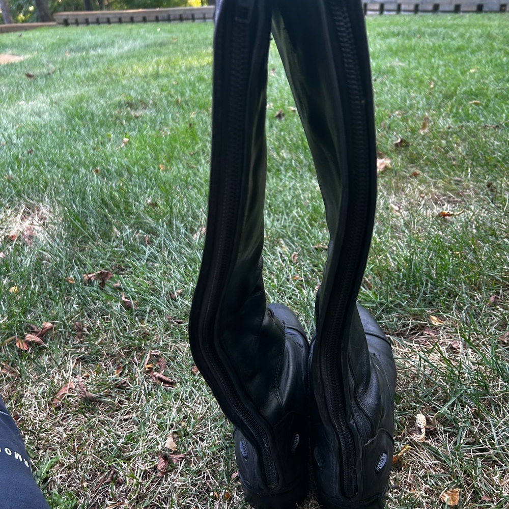 Ariat Tall equestrian Riding Boots size 8 - Picture 5 of 11